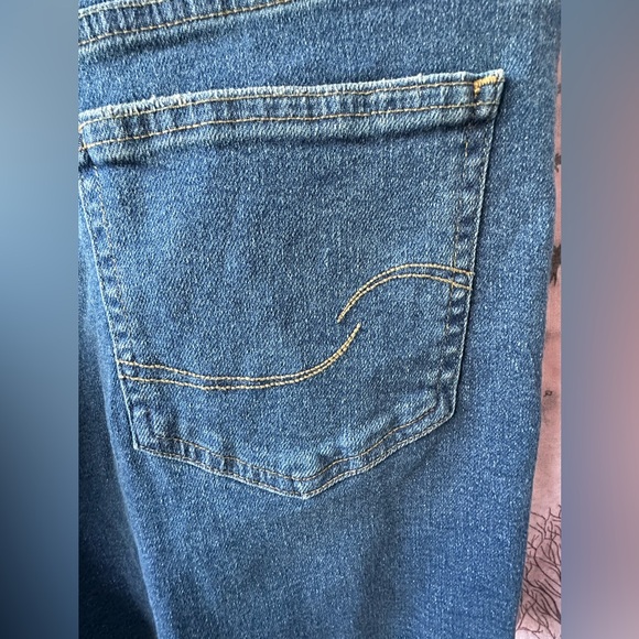 Levi signature cut off style denim shorts in size 14 great condition - Picture 3 of 7